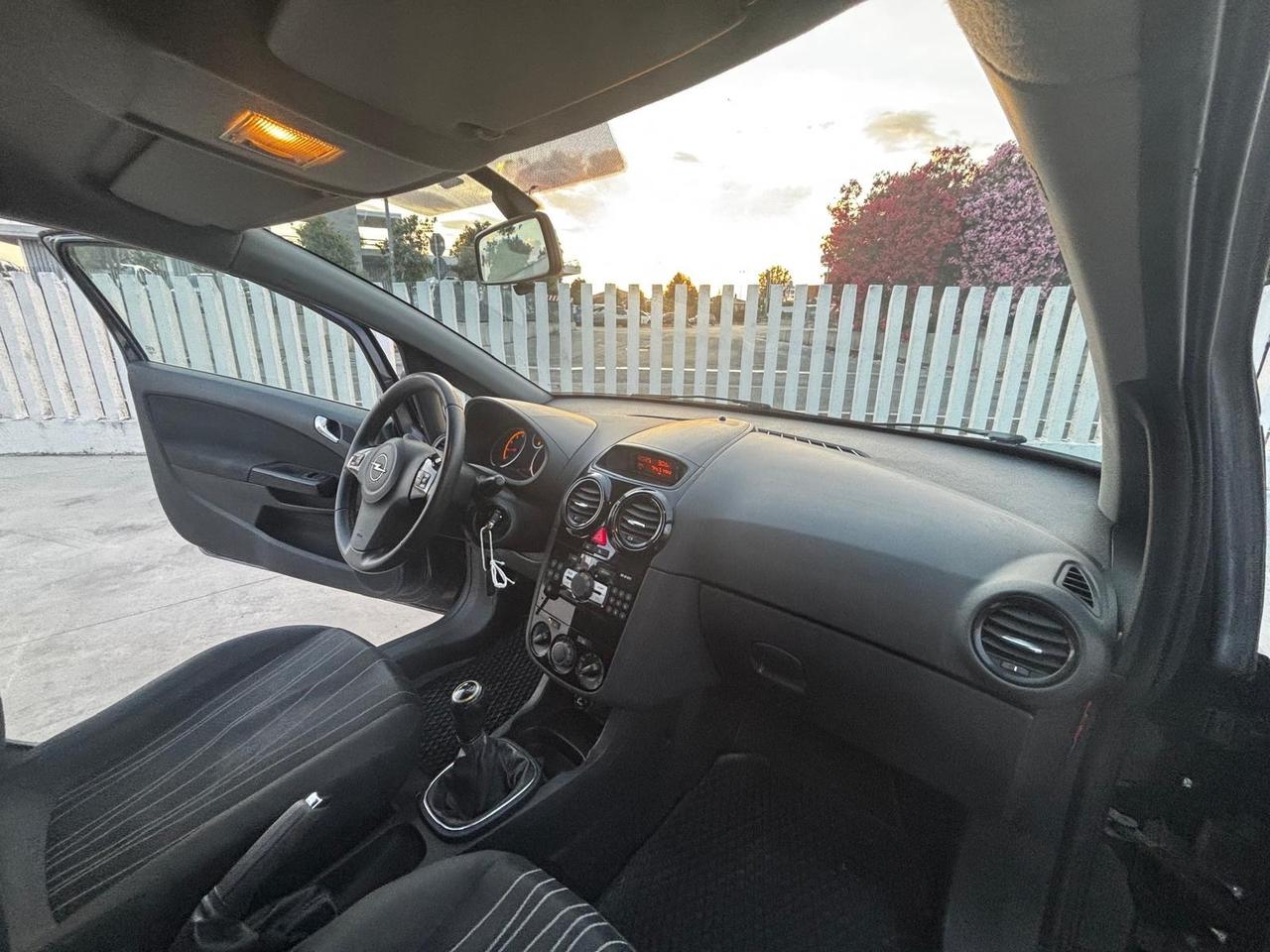 Opel Corsa 1.2 80CV 3 porte GPL-TECH Club