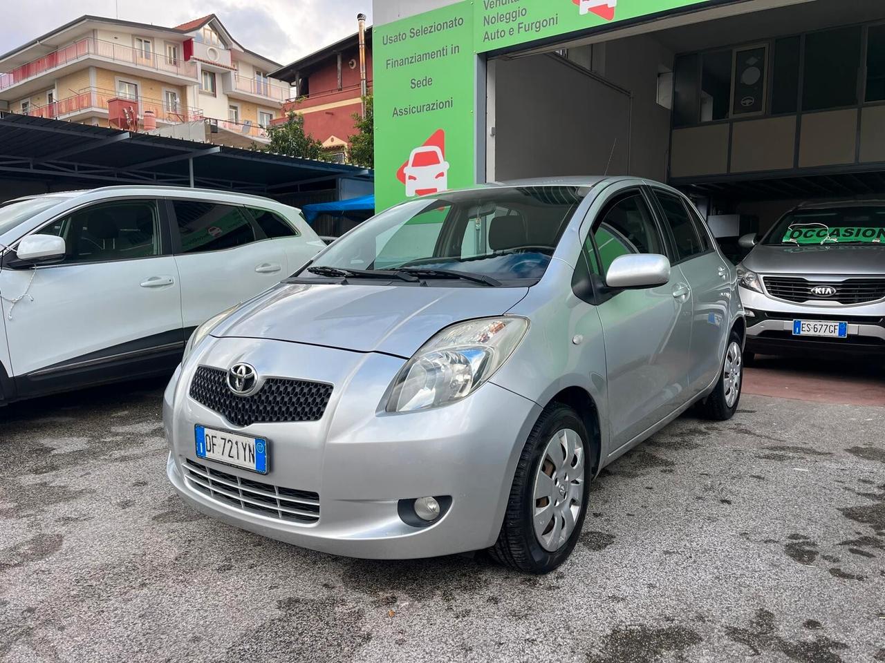 Toyota Yaris 1.0 5 porte Sol