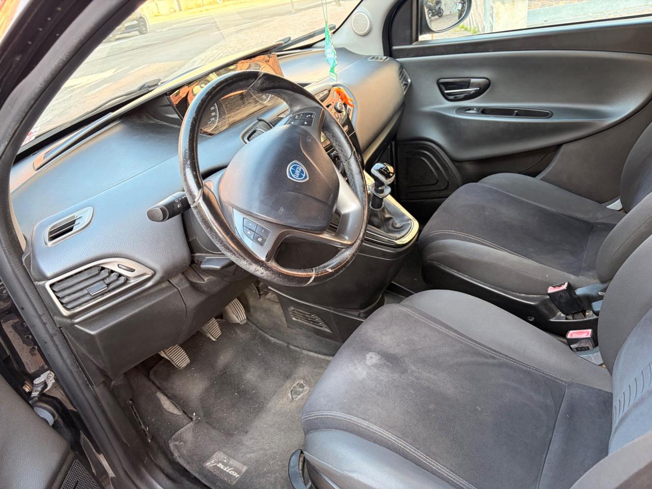 Lancia Ypsilon 1.2 69 CV 5 porte S&S Silver