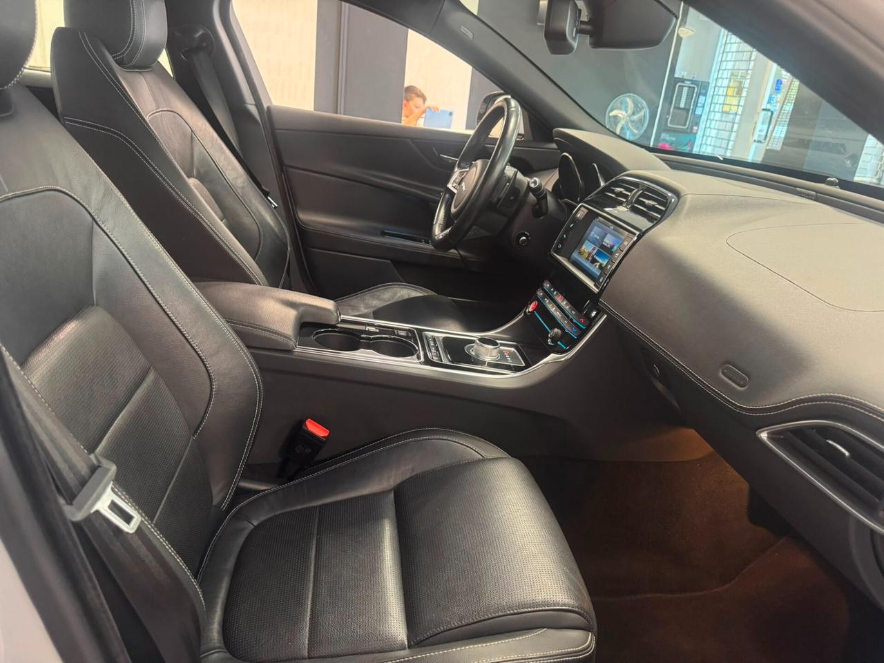Jaguar XE 2.0 D Turbo aut. R-Sport