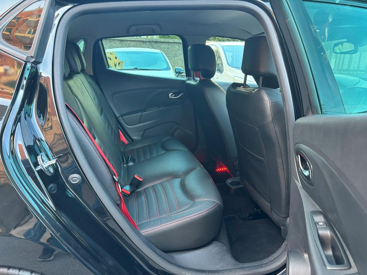 Renault Clio TCe 220CV 5p R.S. Trophy AKRAPOVIC