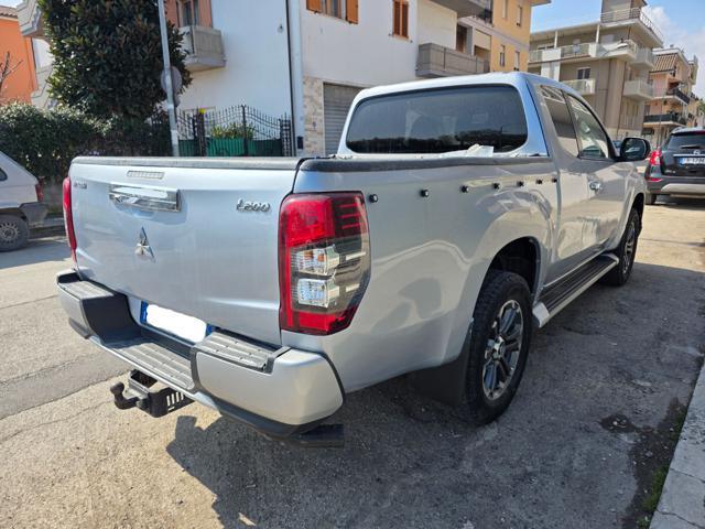 MITSUBISHI L200 2.3 D Club Cab 4x4 Super Select Intense