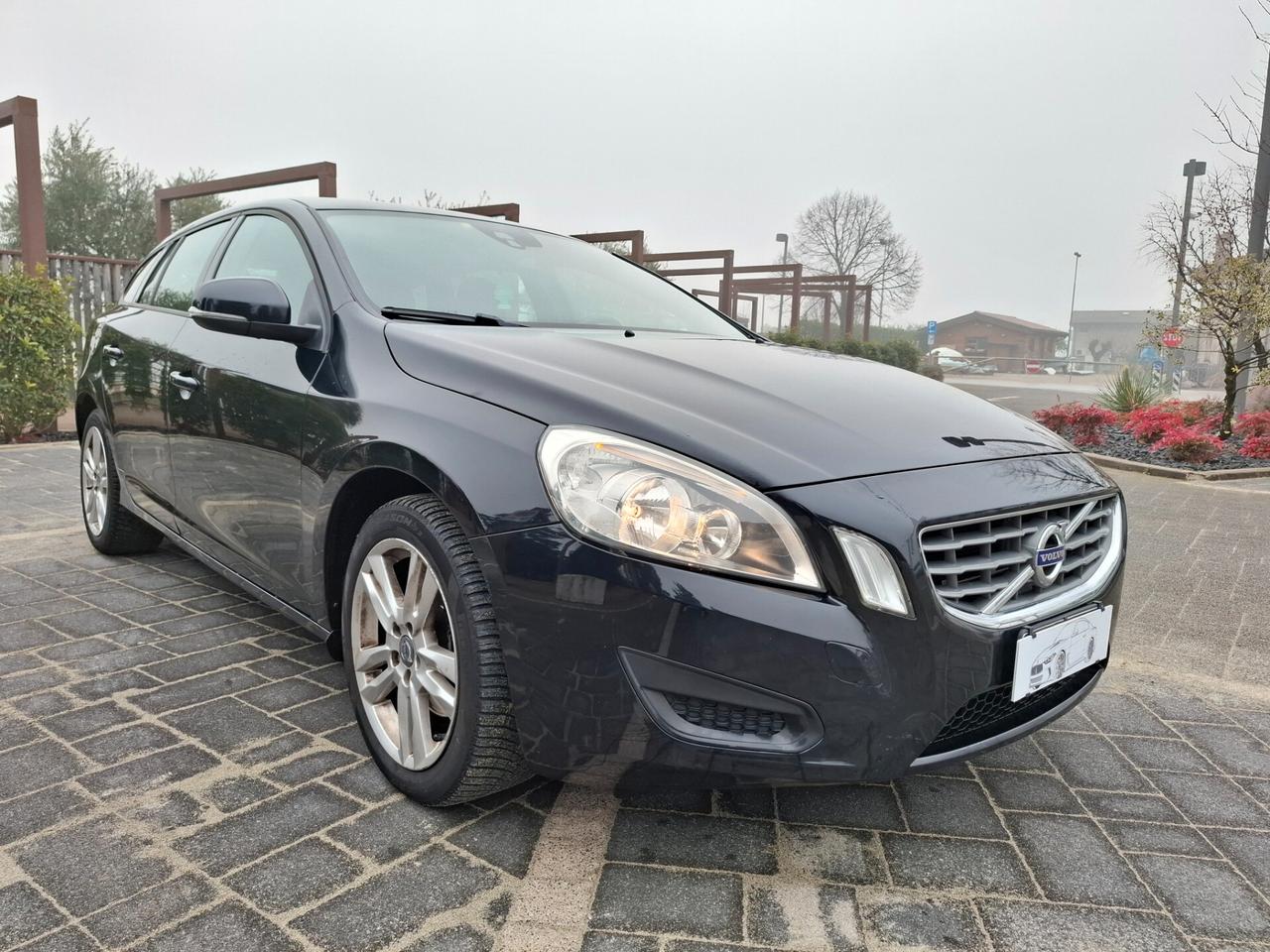 Volvo V60 D2 1.6 D 115cv 6 Marce ok Neopatentati