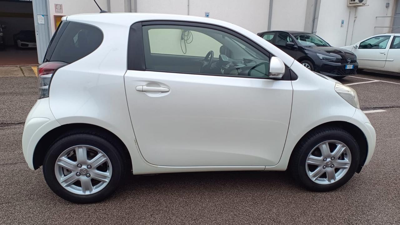 Toyota iQ 1.0 CVT Active