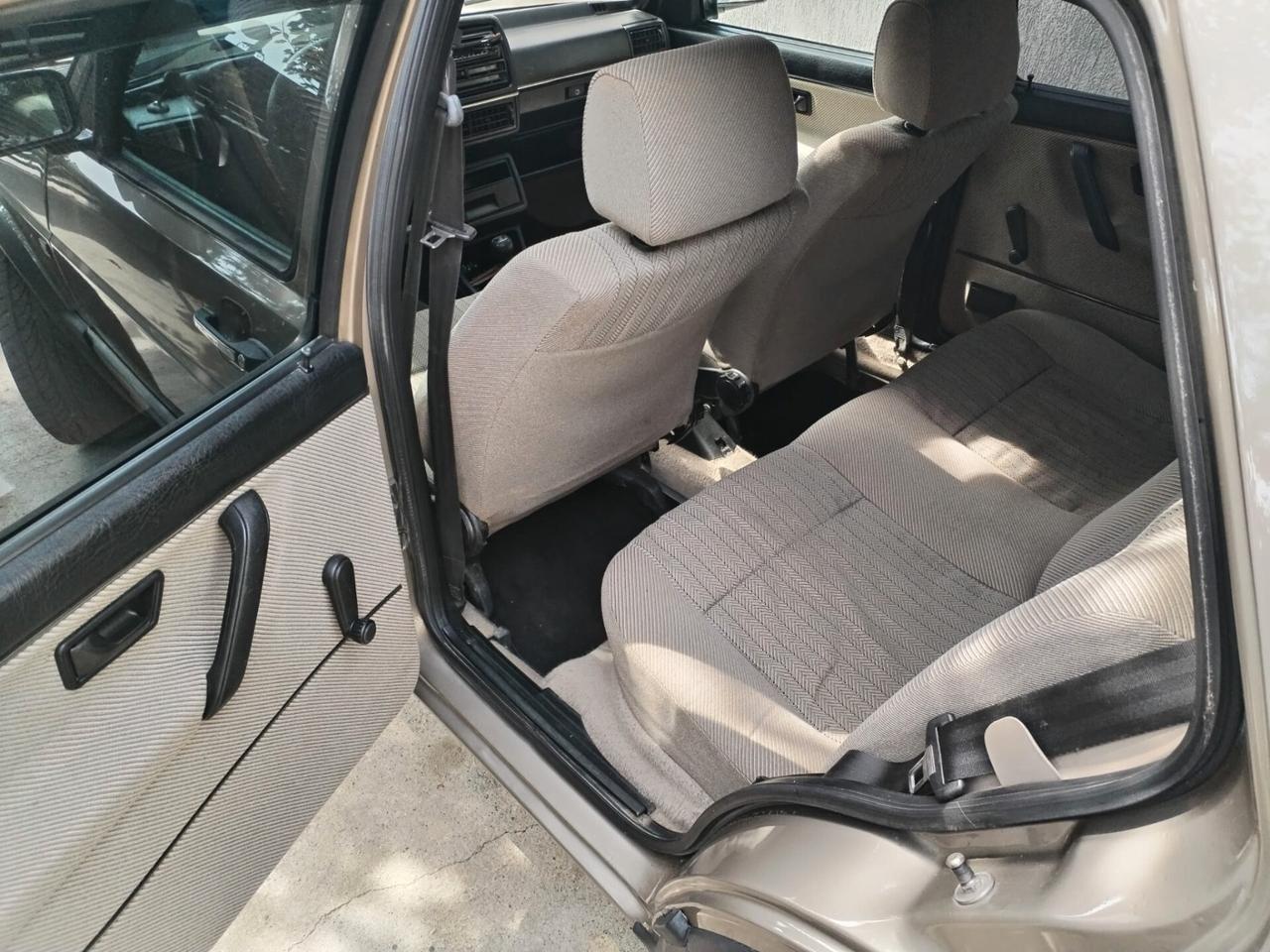 Volkswagen Golf 1300i cat 5 porte GL