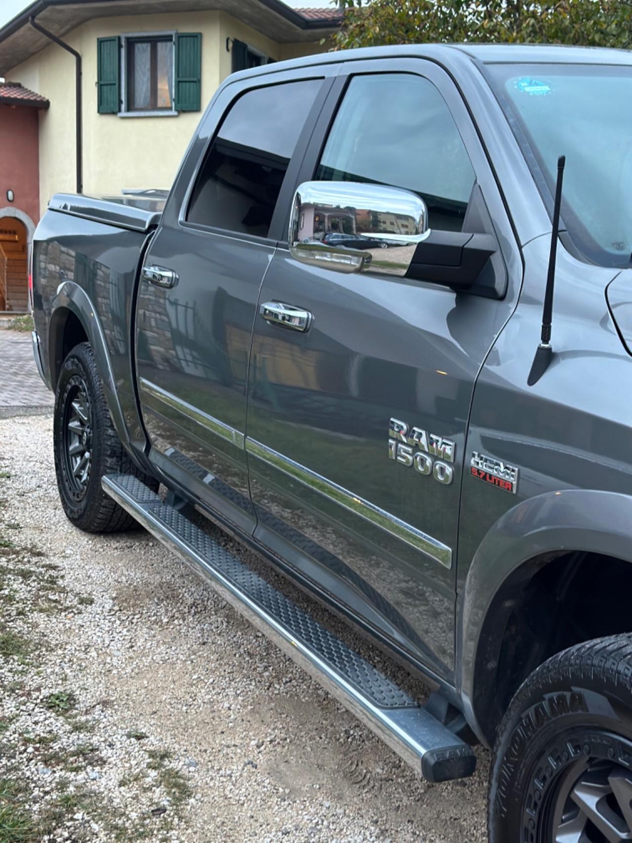 Dodge RAM LARAMIE AMATORE 4x4 KMCERT UNICOPR