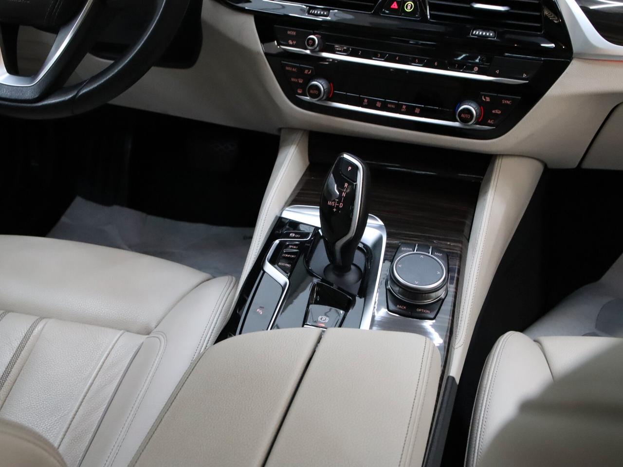 BMW 530d Serie 5 Touring Luxury mhev 48V auto IVA ESPOSTA