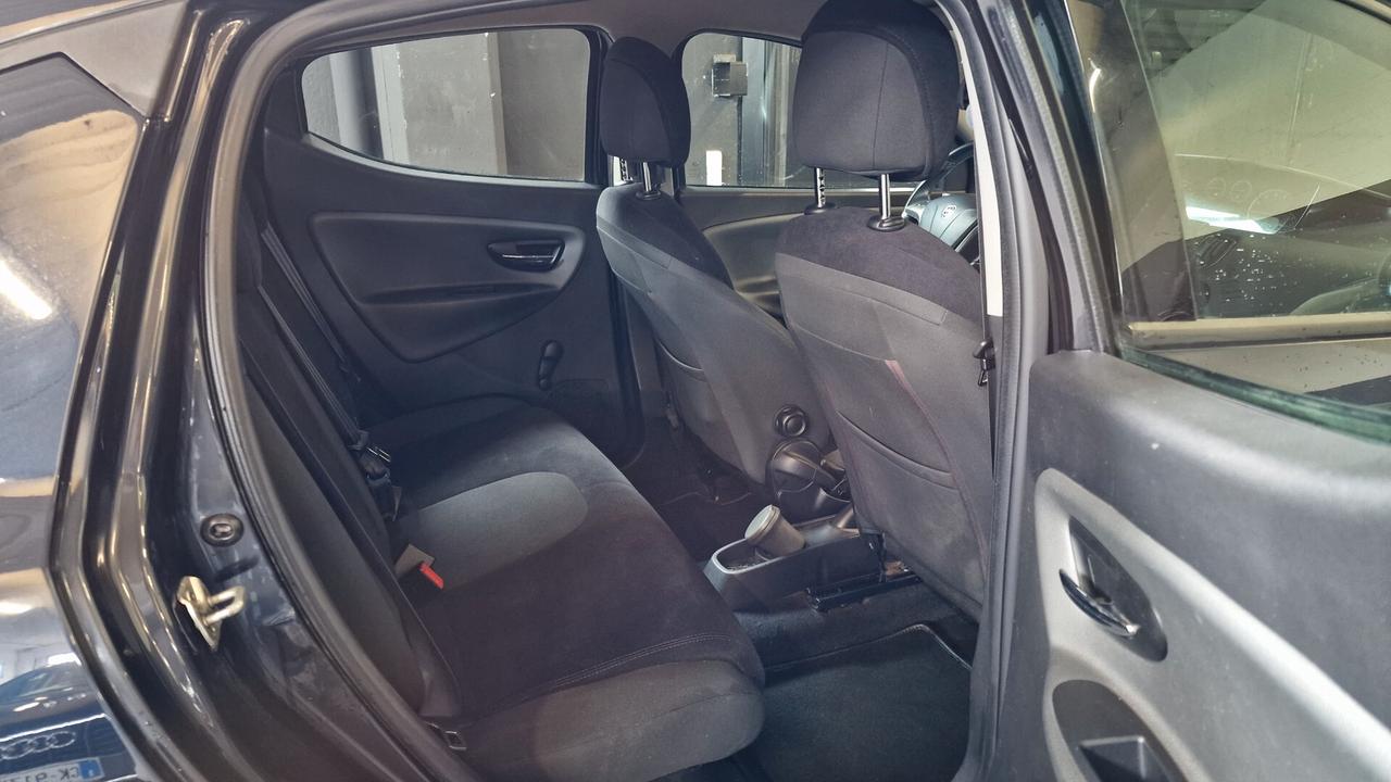 Lancia Ypsilon 0.9 TwinAir 85 CV 5 porte S&S Platinum