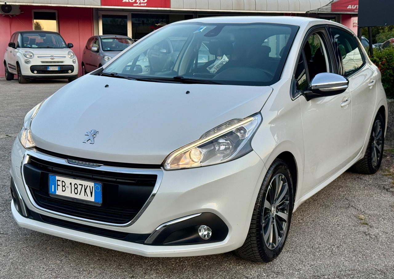 Peugeot 208 1.2i 82CV Allure 99.000Km NEOPATENTATI