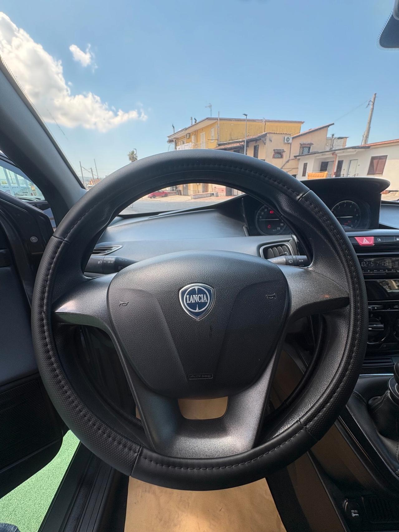 Lancia Ypsilon 1.2 69 CV 5 porte Silver