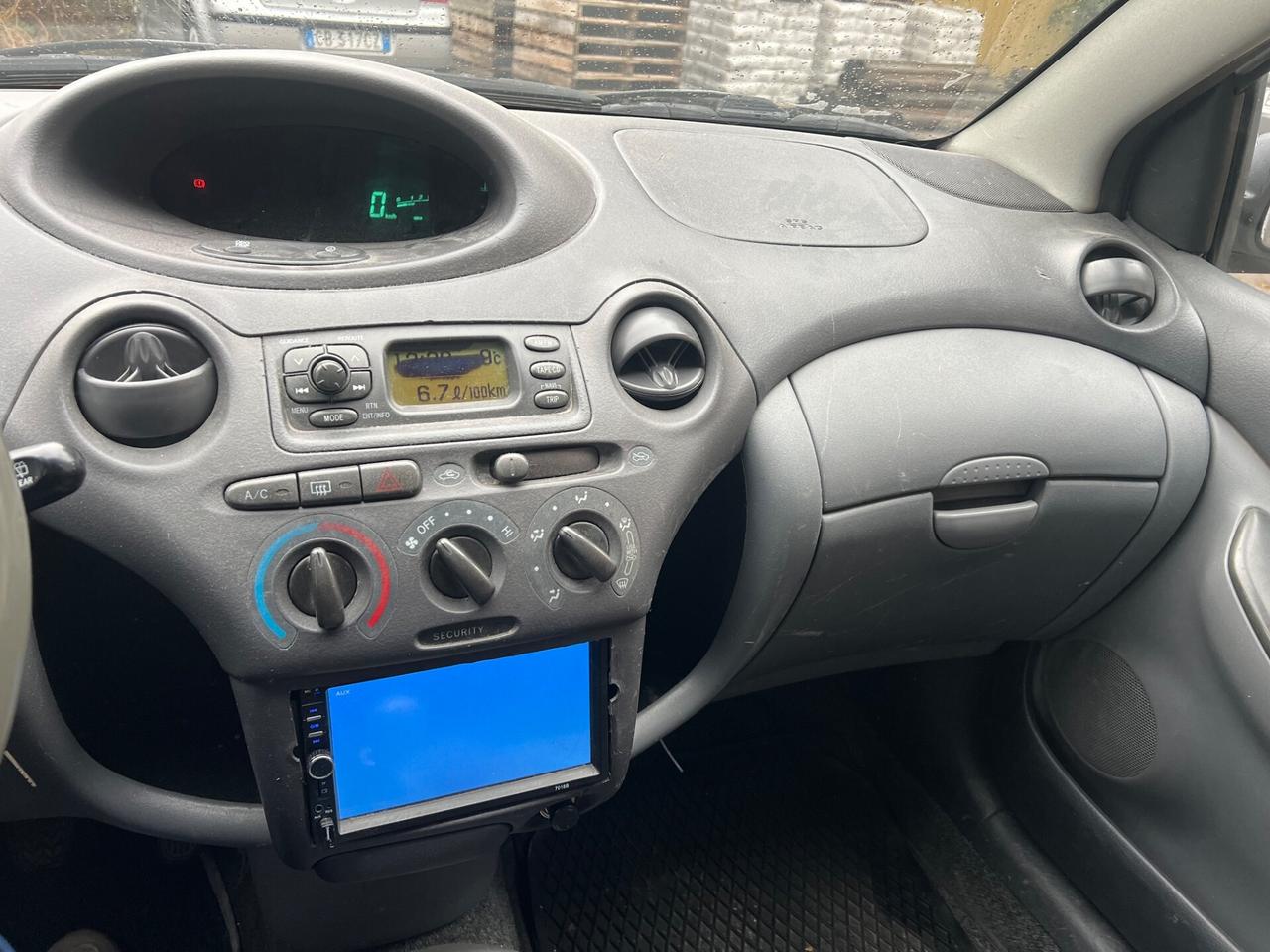 Toyota Yaris 1.0i 16V cat 3 porte