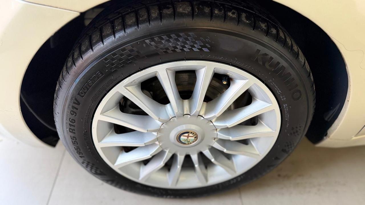 Alfa Romeo MiTo 1.6 JTDm 16V Distinctive Sport Pack