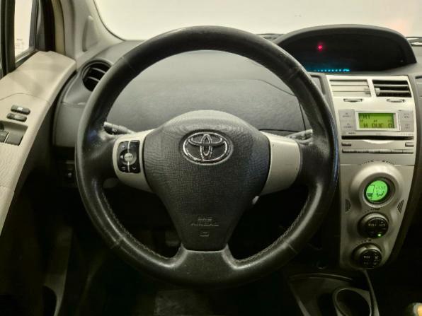 Toyota Yaris 5 Porte 1.3 Sol - NEOPATENTATI - Clima - Radio CD