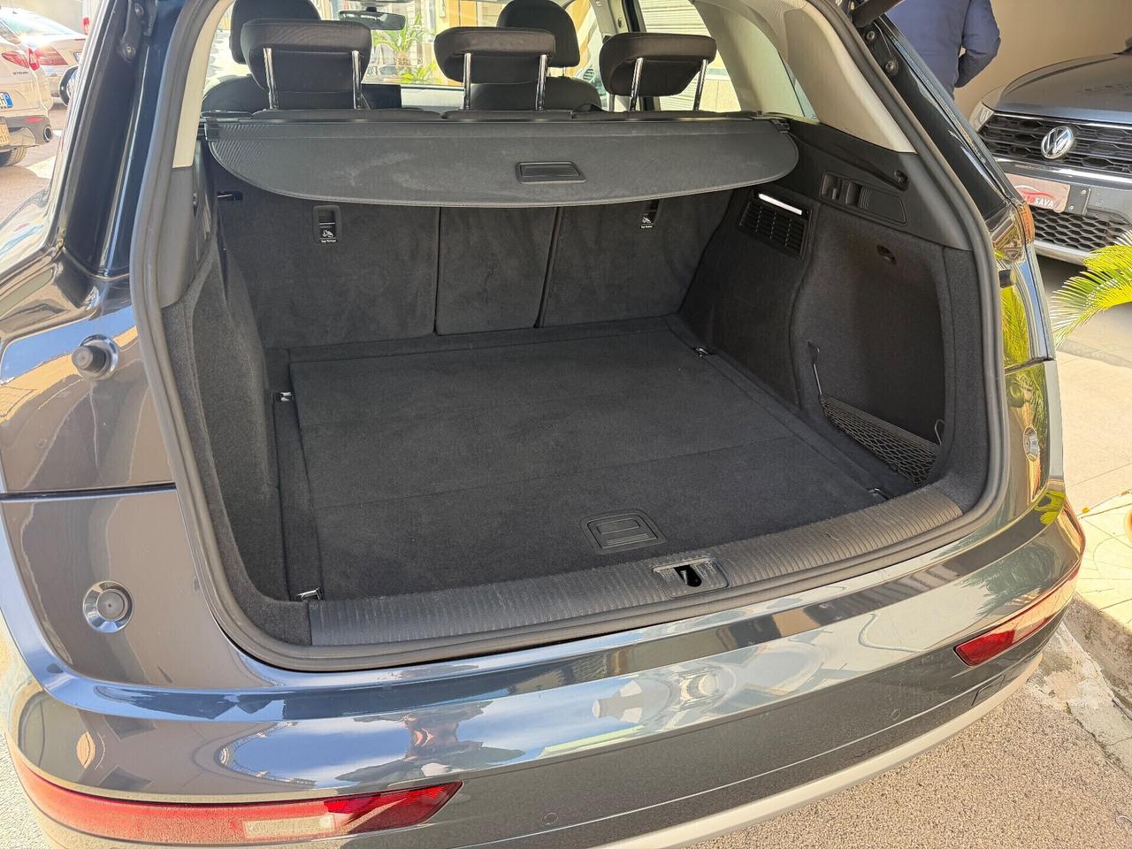 AUDI Q5 35 TDI QUATTRO S TRONIC BUS. SPORT