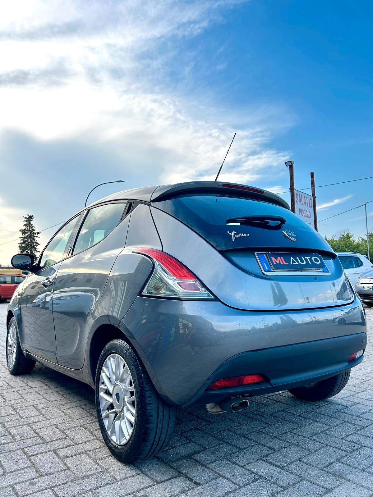 Lancia Ypsilon 1.2 69 CV 5 porte S&S Platinum - OK NEOPATENTATI