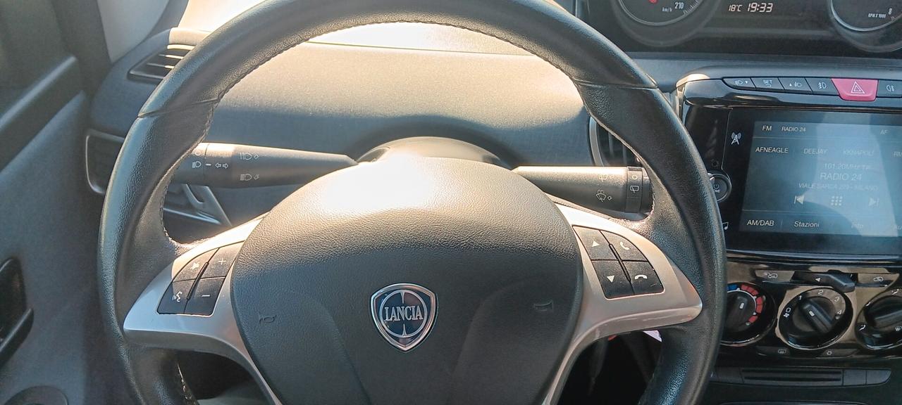 Lancia Ypsilon 1.0 FireFly 5 porte S&S Hybrid Gold