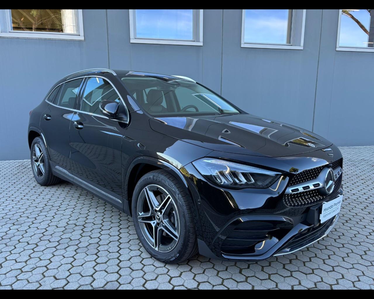 Mercedes-Benz GLA-H247 2023 - GLA 180 AMG Line Premium auto