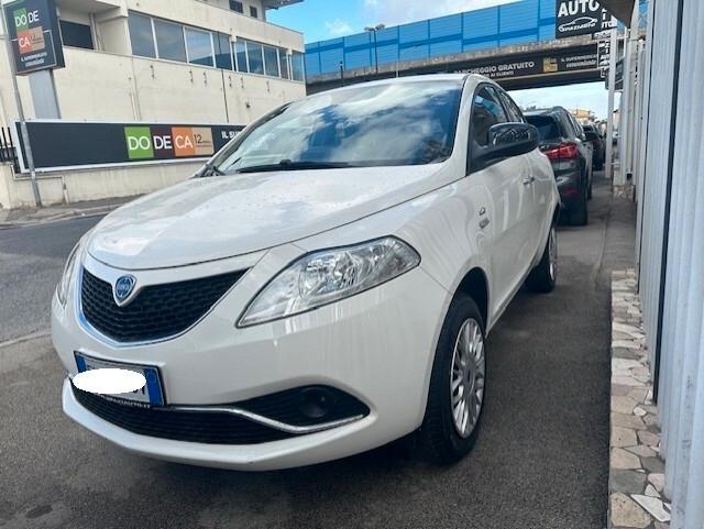 LANCIA YPSILON 08/2017 SENSORI DI PARCHEGGIO...