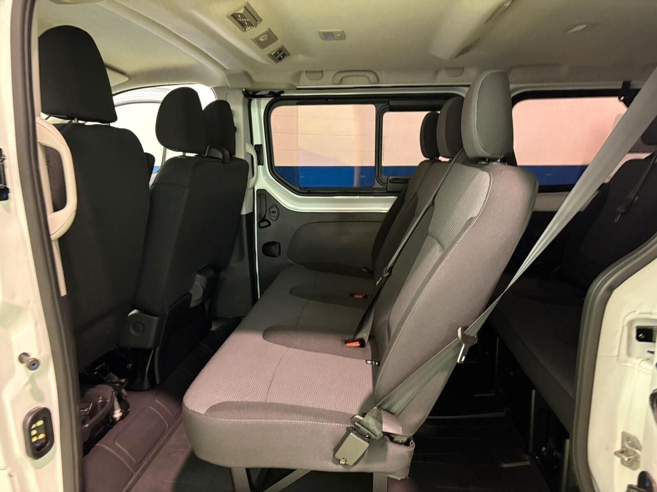 9 POSTI Nissan Primastar 2.0 dCi 150CV Aut PC-TN Bus N-Connecta