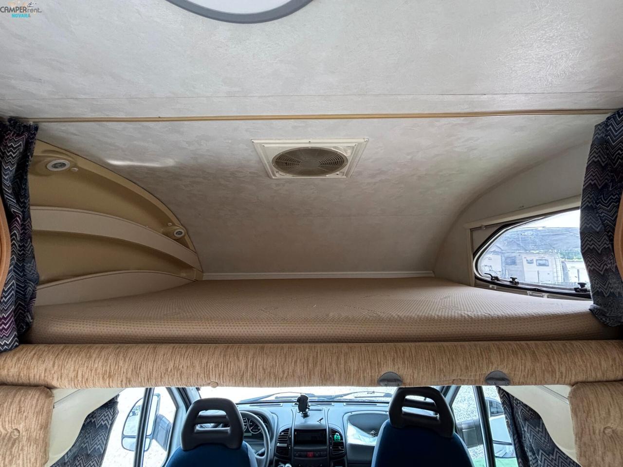 ELNAGH SUPER D 111c - MANSARDATO CON LETTI A CASTELLO IN CODA