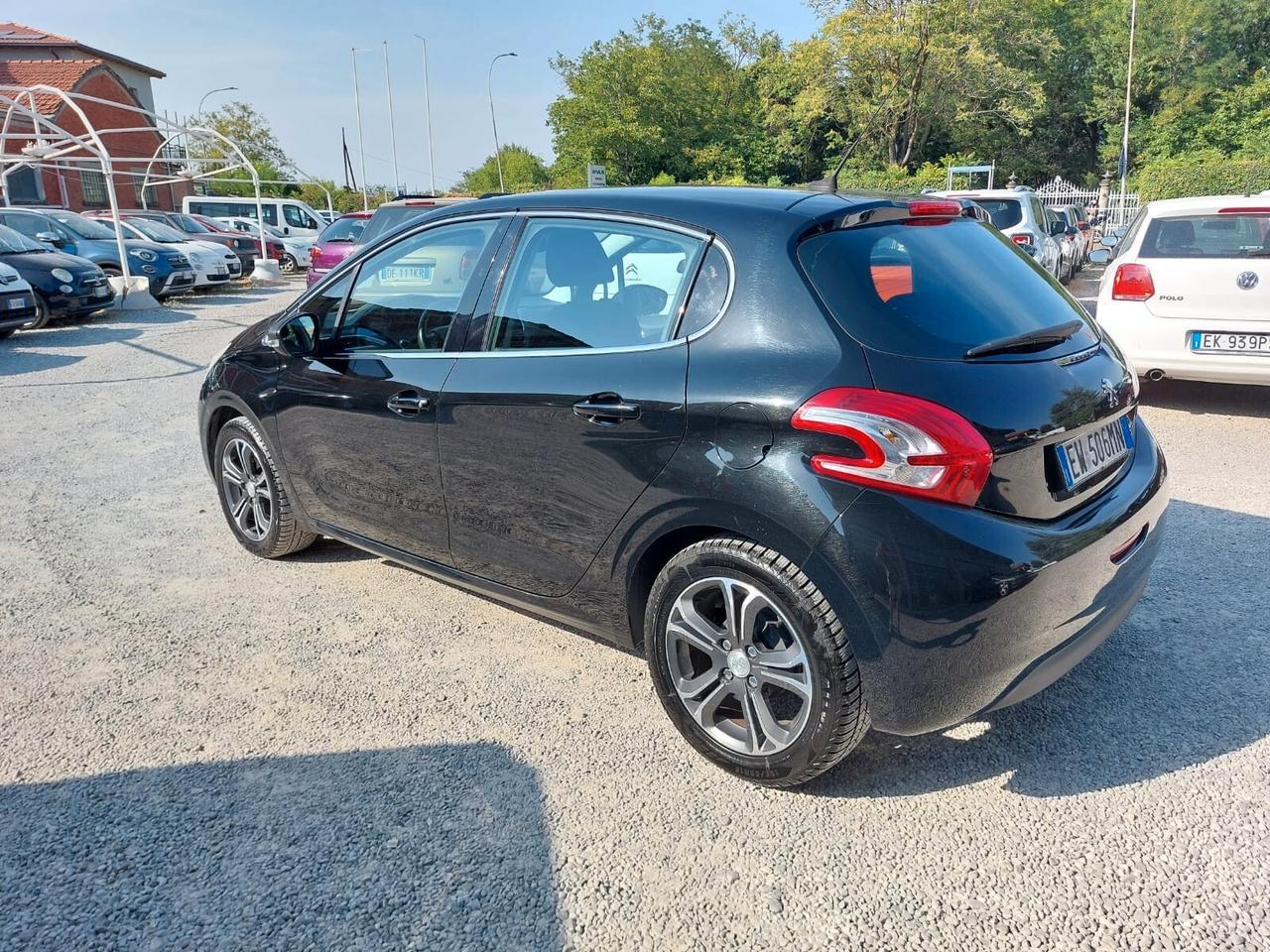 Peugeot 208 PureTech 82 5 porte Allure OK NEOPATENTATI
