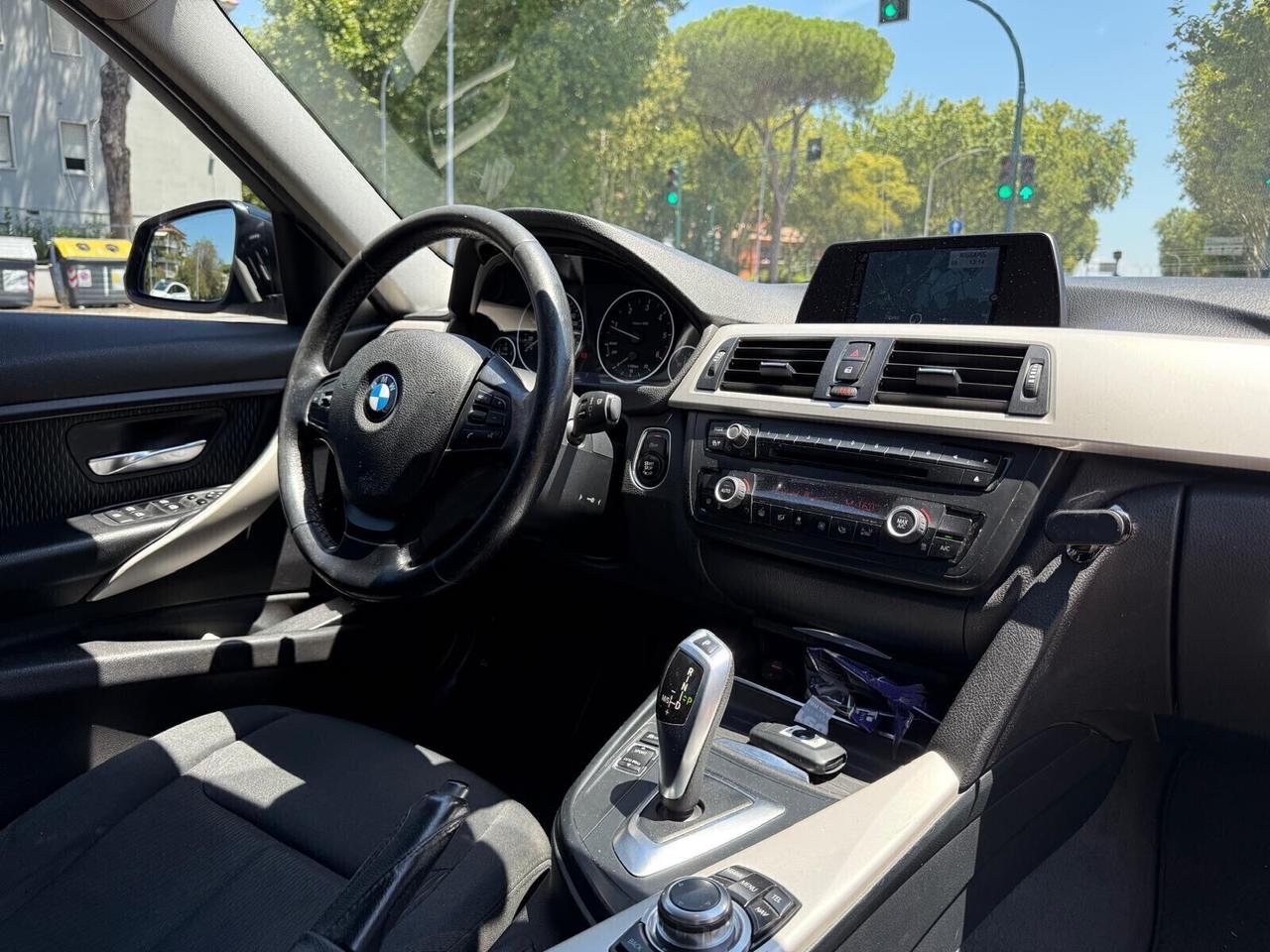 Bmw 318d Touring Business aut. Navi Professional Fari Xeno