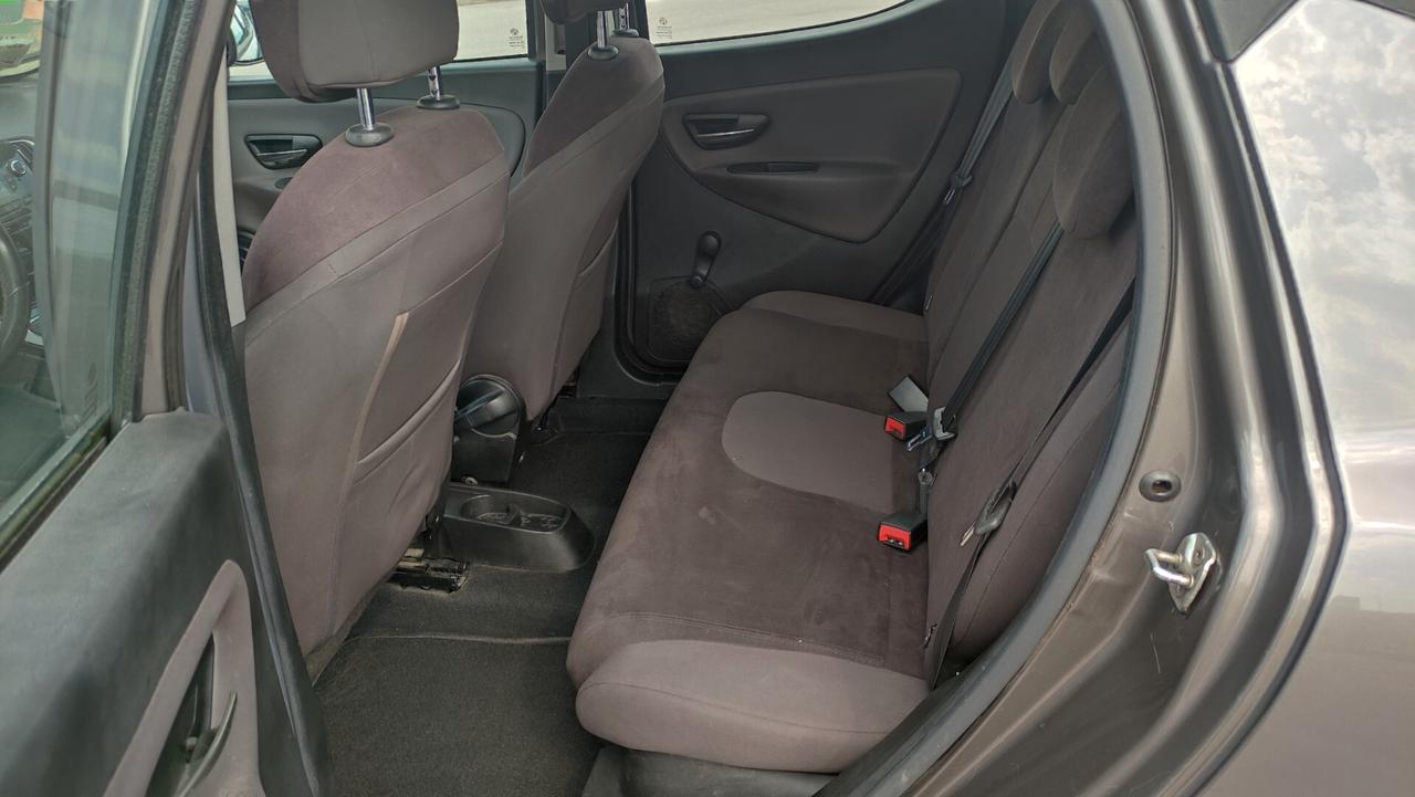 Lancia Ypsilon 1.2 5 p. GPL Ecochic NEOPATENTATI - 2013