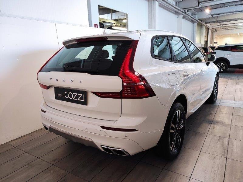 VOLVO XC60 (2017-->) - XC60 B4 Geartronic Momentum