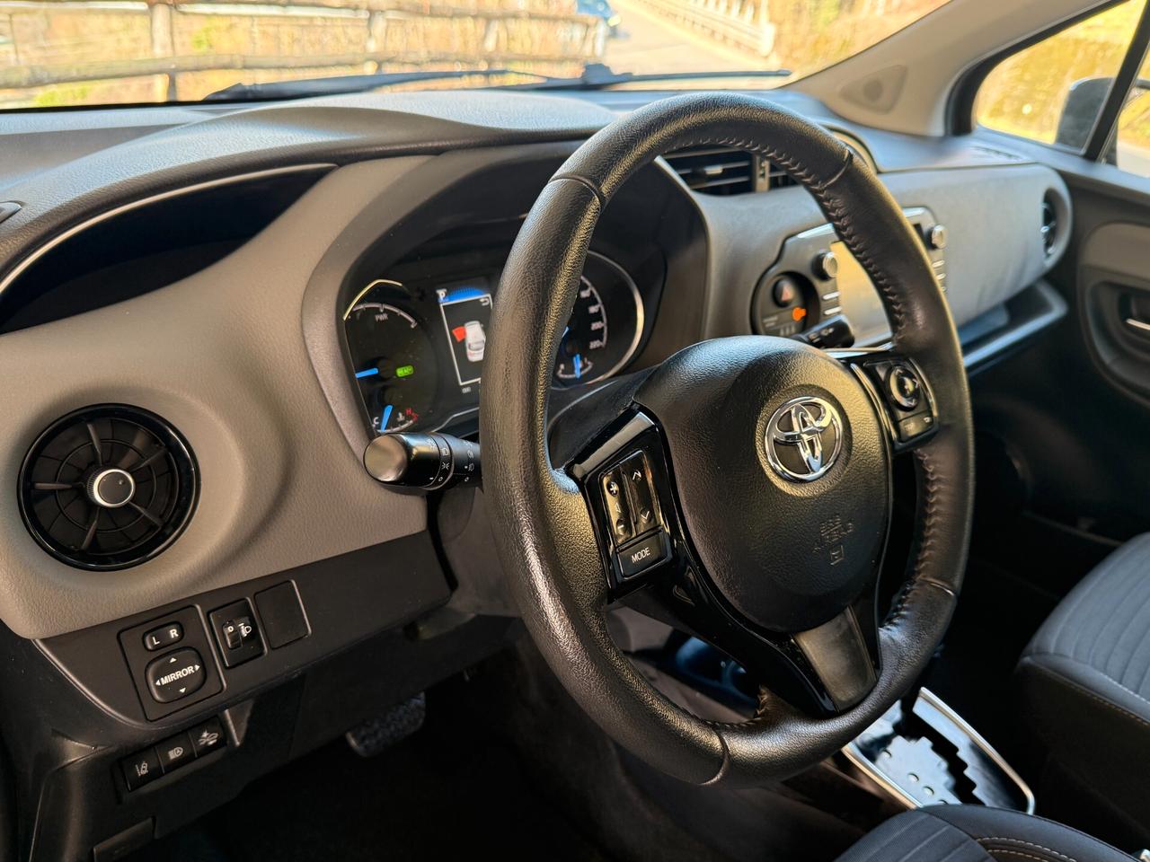 Toyota Yaris 1.5 Hybrid 5 porte Business 73cv