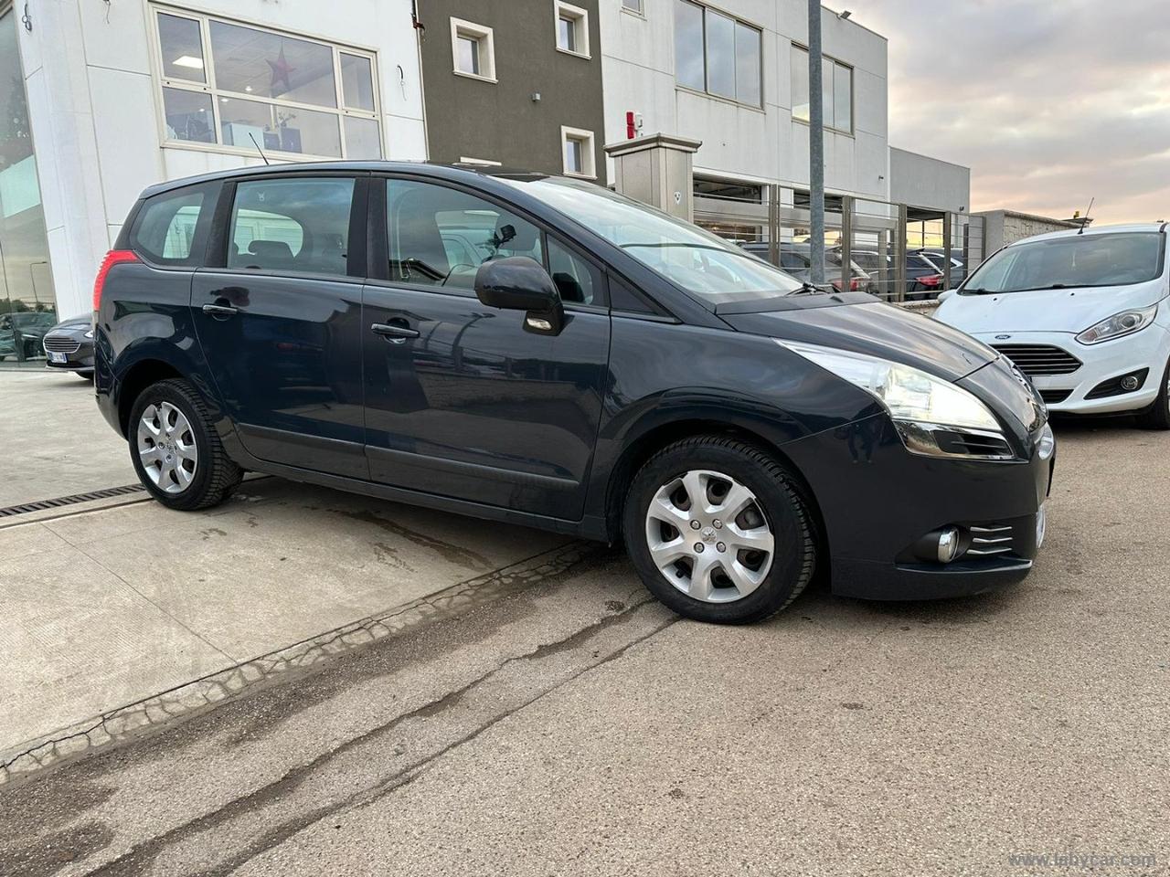 PEUGEOT 5008 1.6 HDi 110 CV Tecno