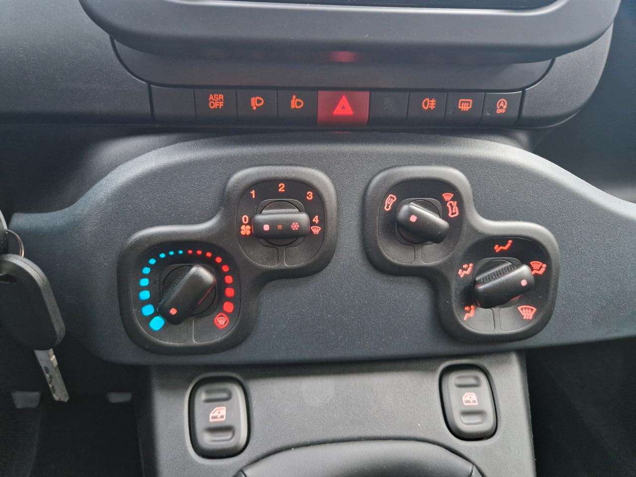 Fiat Panda hybrid 1.0 70CV "SOLO 700 km" Bluetooth, Sensori p