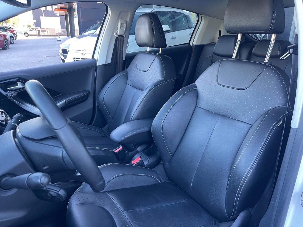 Peugeot 208 1.2 VTi 82 CV 5 porte Neopatentati