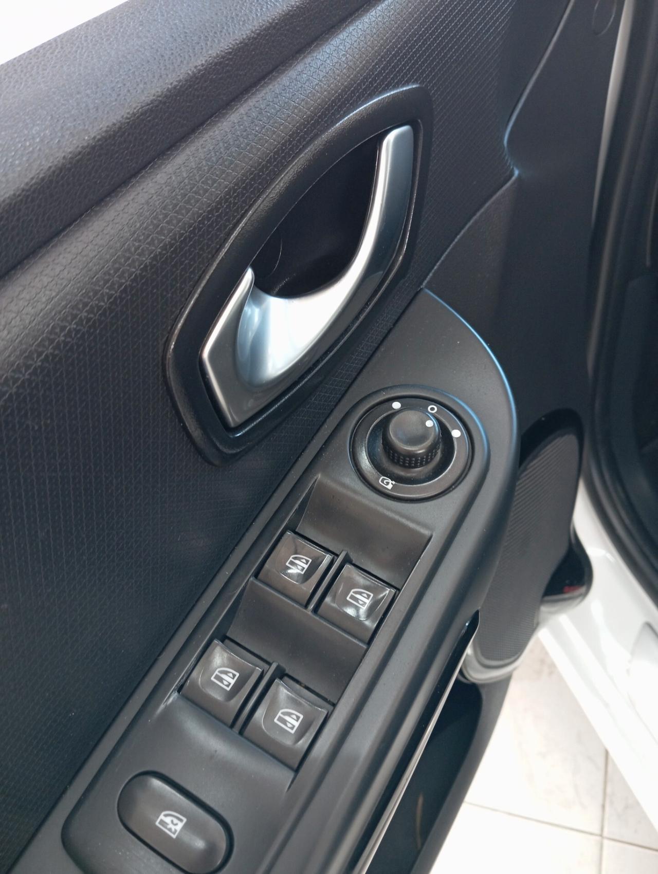 Renault Clio 1.5 Diesel 2016 CON GARANZIA