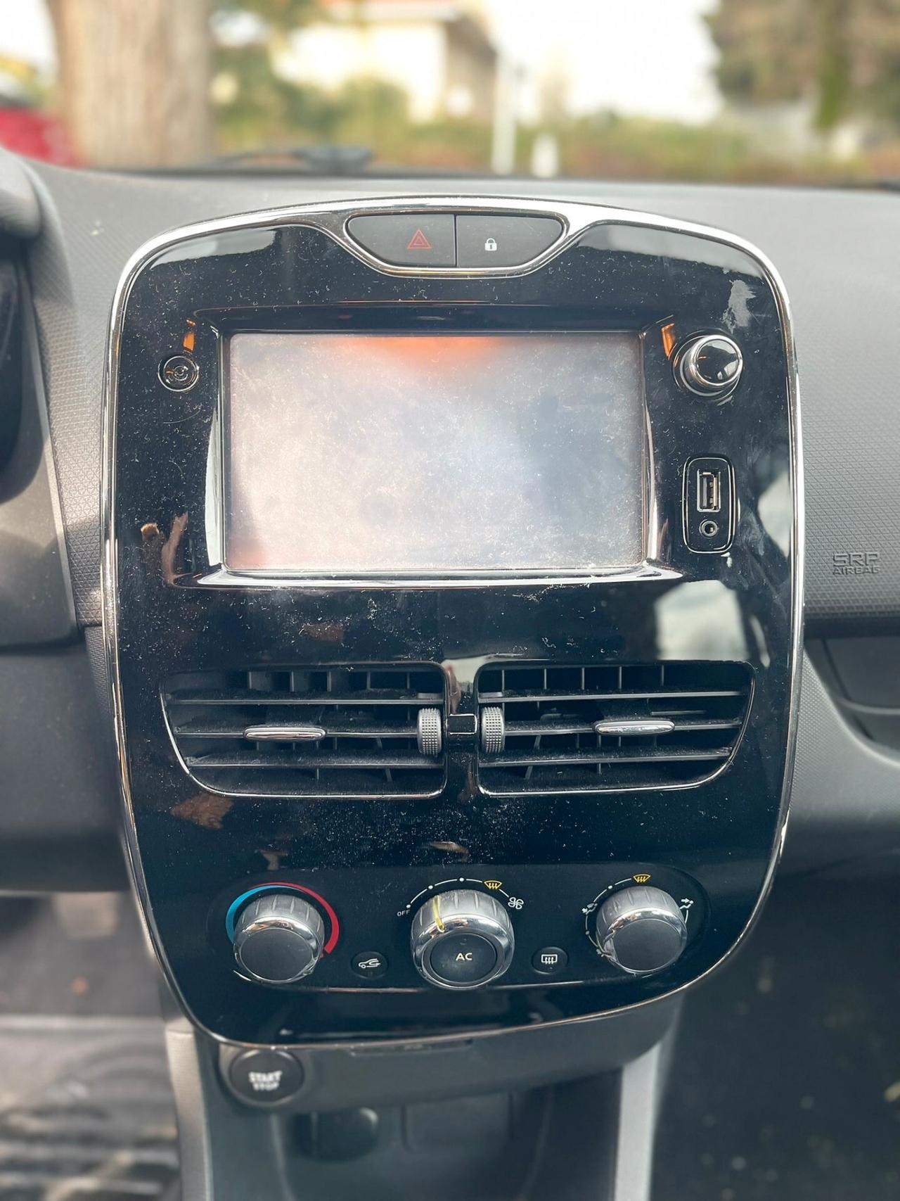 Renault Clio 1.2 75CV 5 porte Costume National