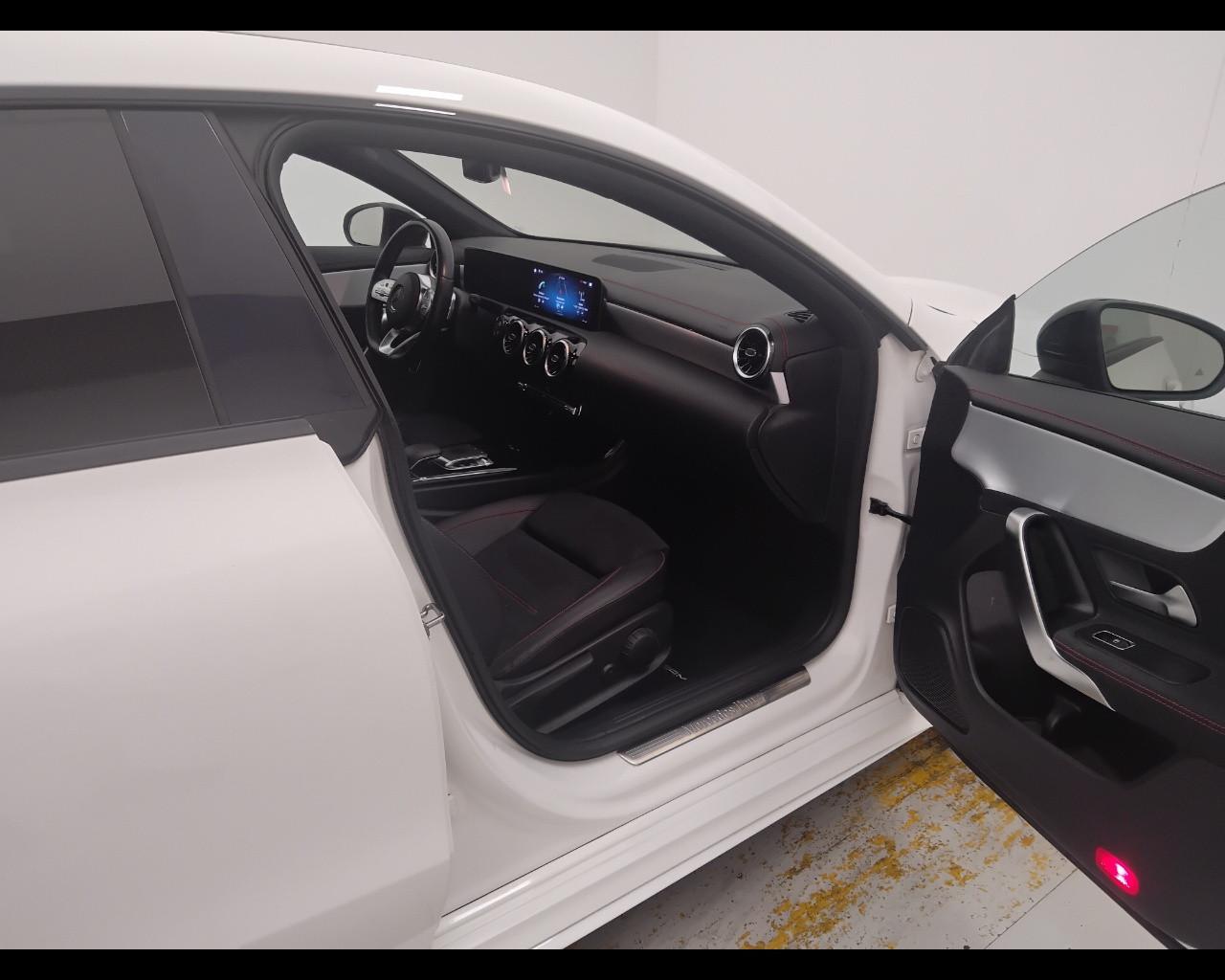 Mercedes-Benz CLA Sh.Brake - X118 - CLA Shooting Brake 200 d Premium auto