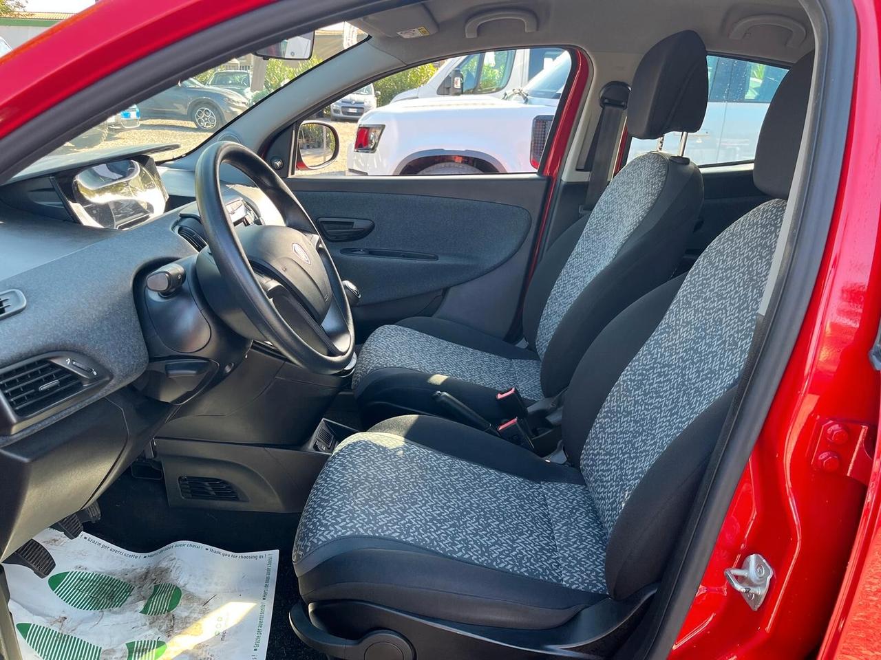 Lancia Ypsilon 1.0 FireFly 5 porte S&S Hybrid Ecochic Silver
