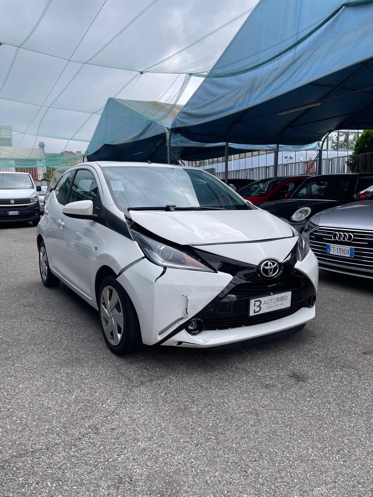 Toyota Aygo 1.0 VVT-i 69 CV 5 porte x-play