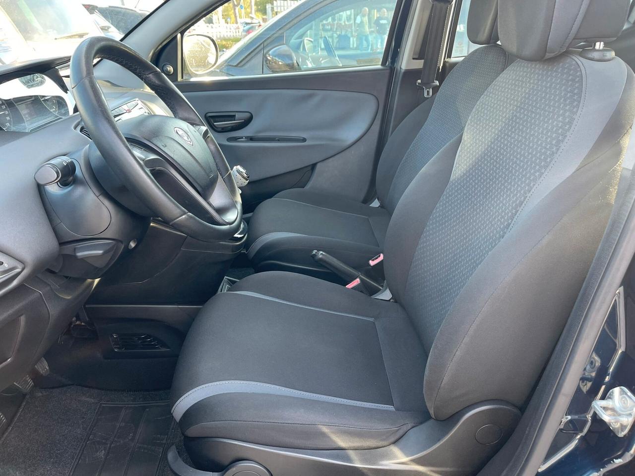 Lancia Ypsilon 1.2 69 CV 5 porte Silver