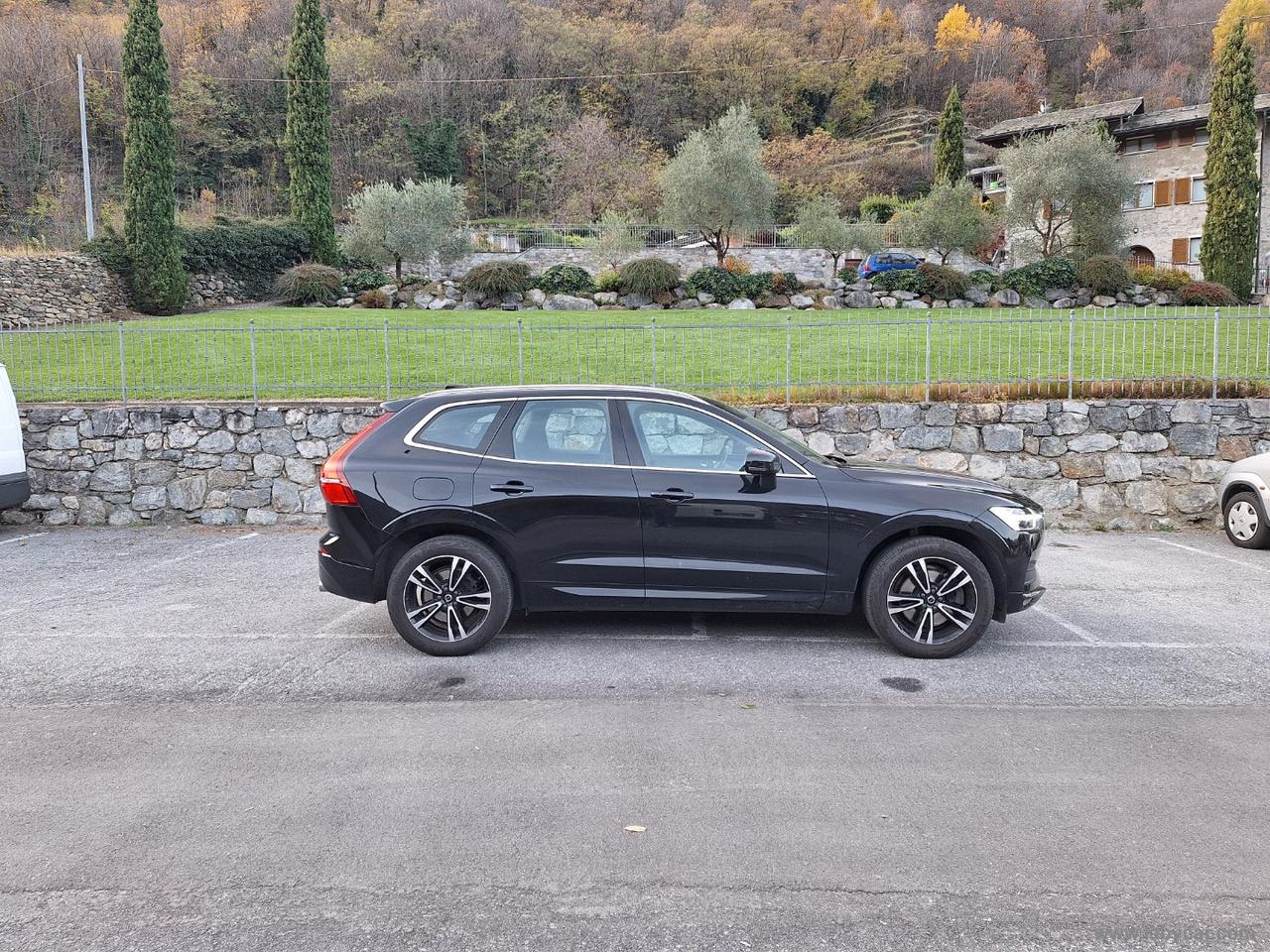 VOLVO XC60 B4 AWD Momentum PRO UNIPROP. MEMORIE FULL LED