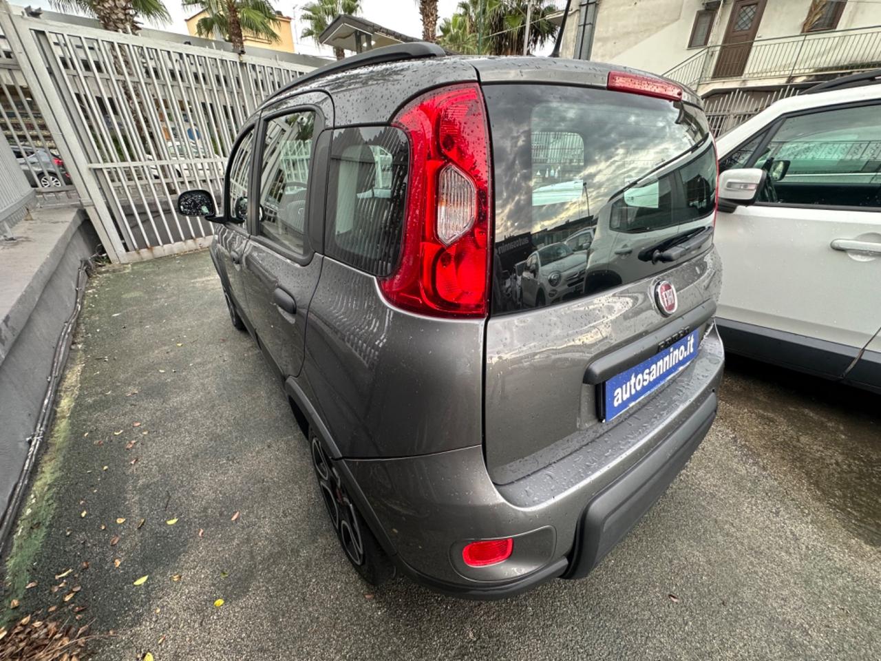 Fiat Panda 1.0 FireFly S&S Hybrid City Life 2022 km 33.000 schermo touch 7’’ clima aut.