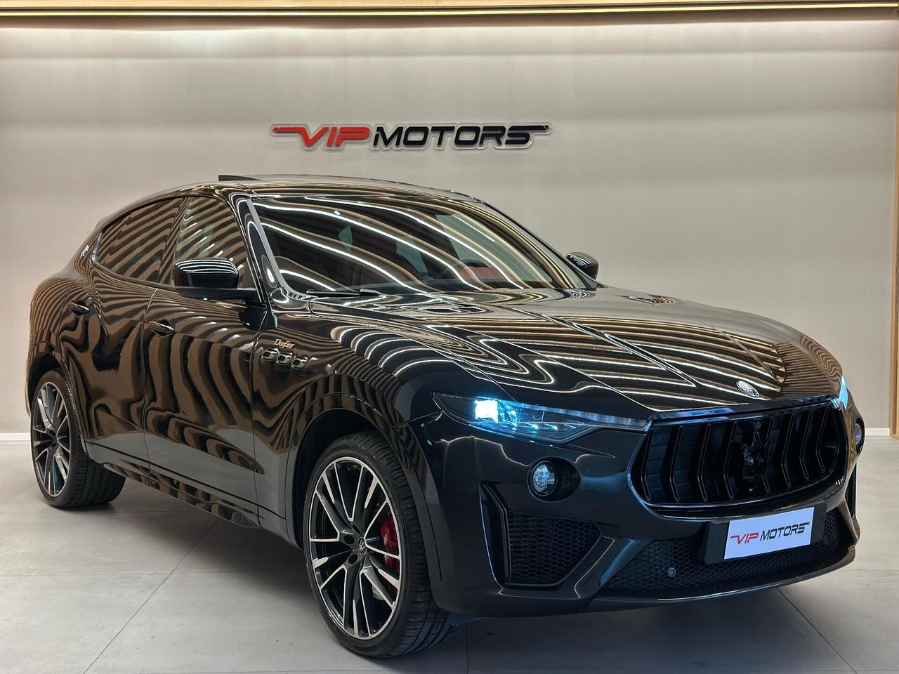 Maserati Levante V8 580 CV AWD Trofeo PARI AL NUOVO PERMUTE GARANZIA