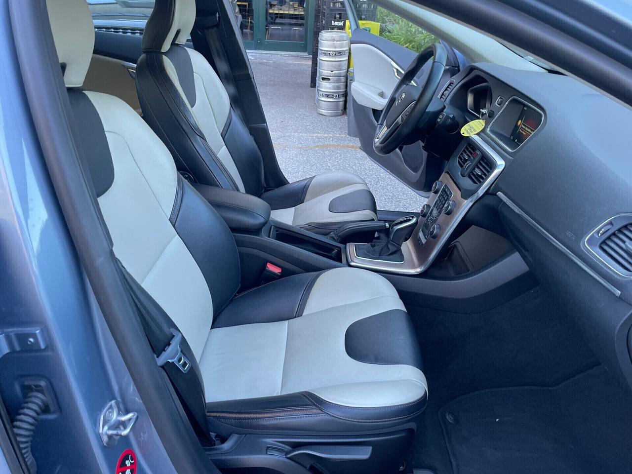 Volvo V40 Cross Country V40 Cross Country*4x4*Automatik*Solo 48000km*