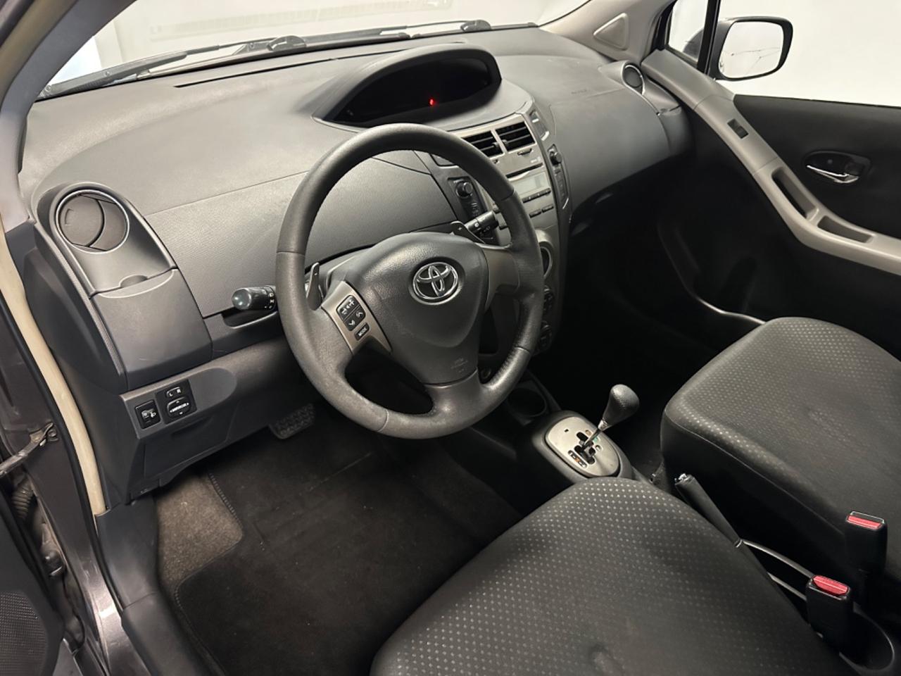 TOYOTA YARIS 1.3 AUTOMATICA NEOPATENTATI GARANZIA