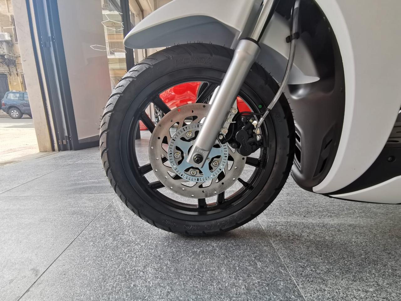 Kymco People S 125 S200