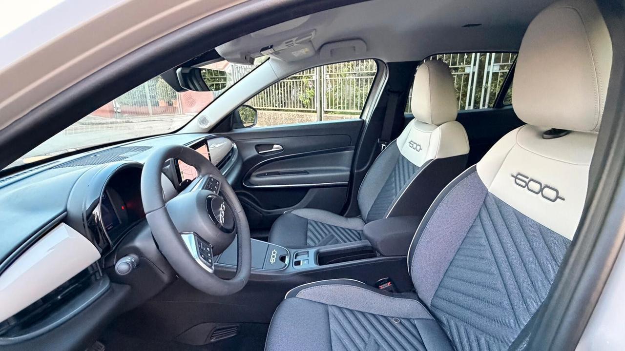 Fiat 600 Hybrid 145 CV DCT MHEV Icon