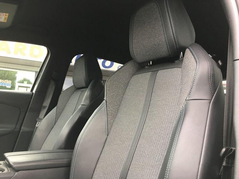 Peugeot 3008 PureTech Turbo 130 Allure Pack NAVI+CAMERA+KEYLESS