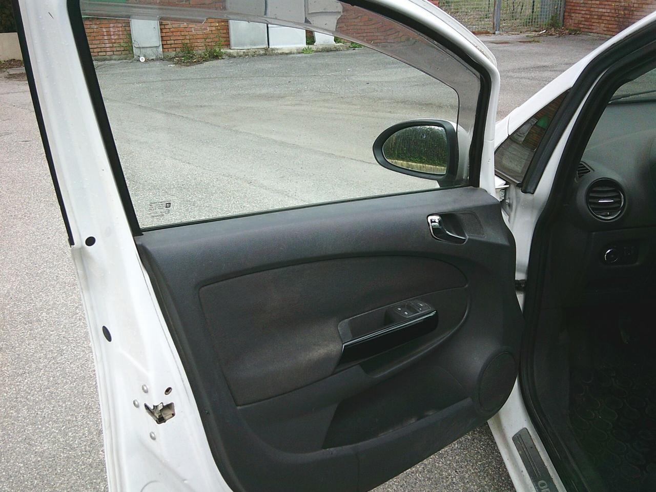 Opel Corsa 1.2 5 porte