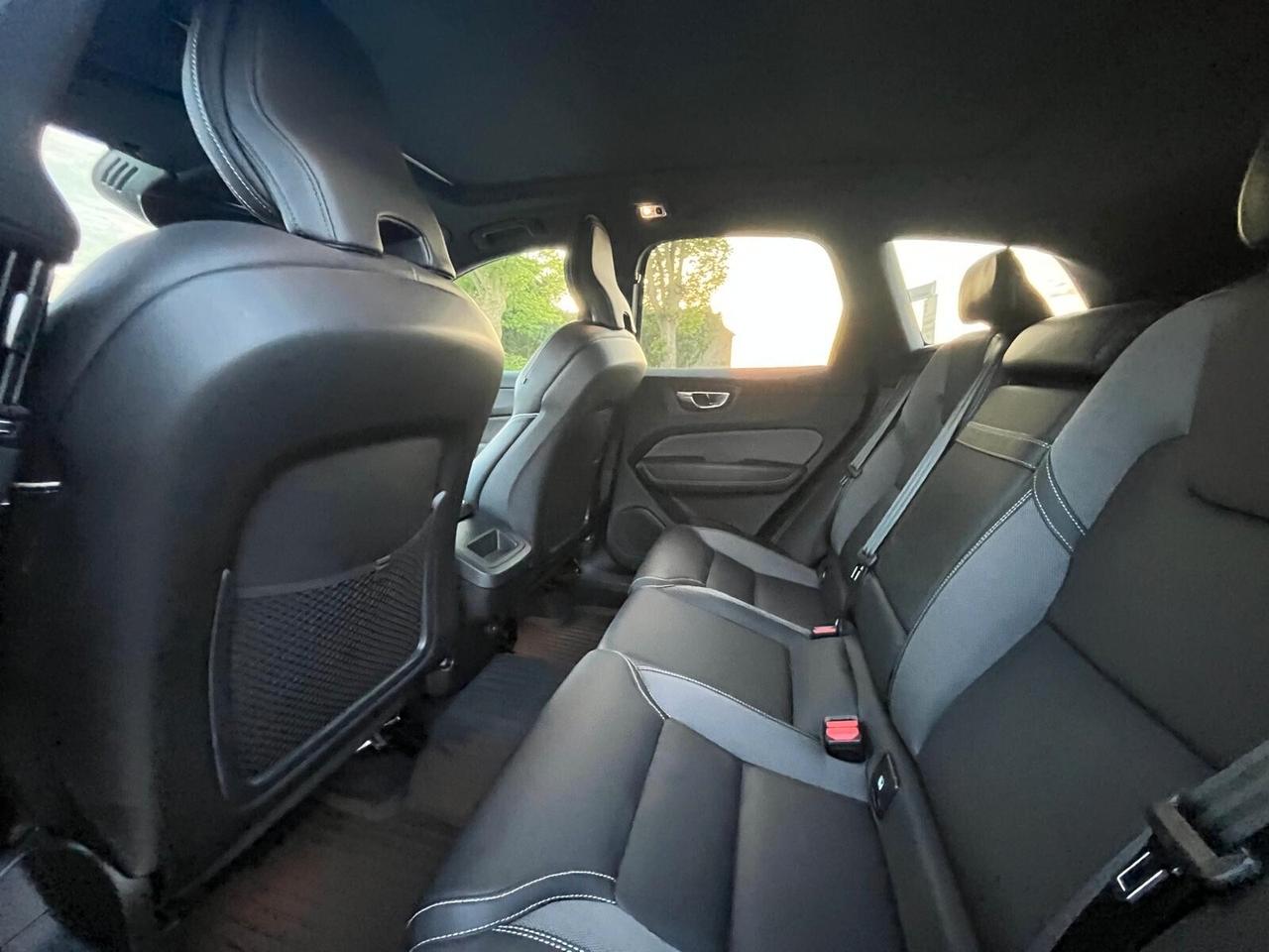 Volvo XC 60 XC60 B4 (d) AWD Geartronic R-design