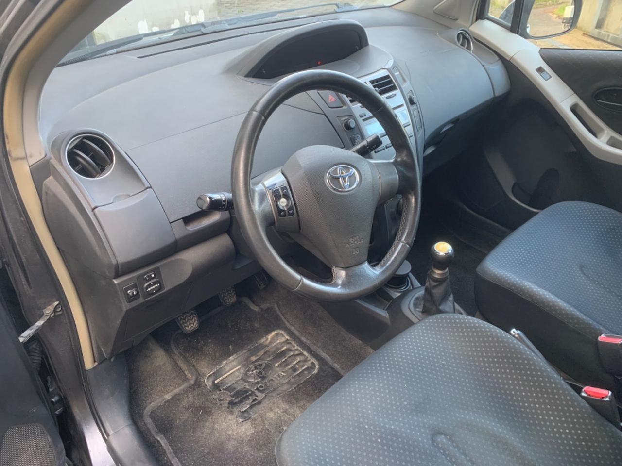 Toyota Yaris 1.0 5 porte