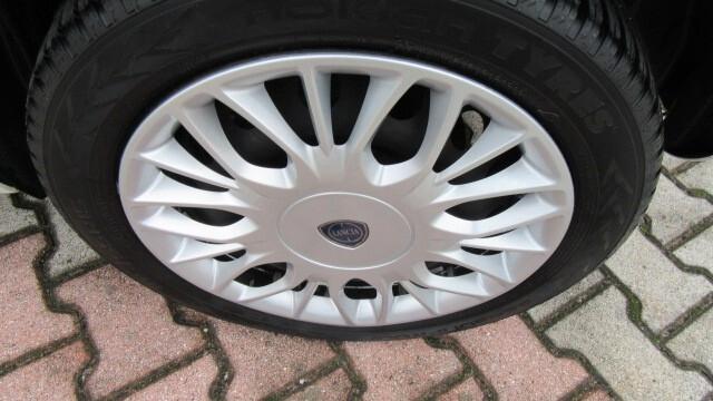 Lancia Ypsilon 1.2 69 CV 5 porte Silver